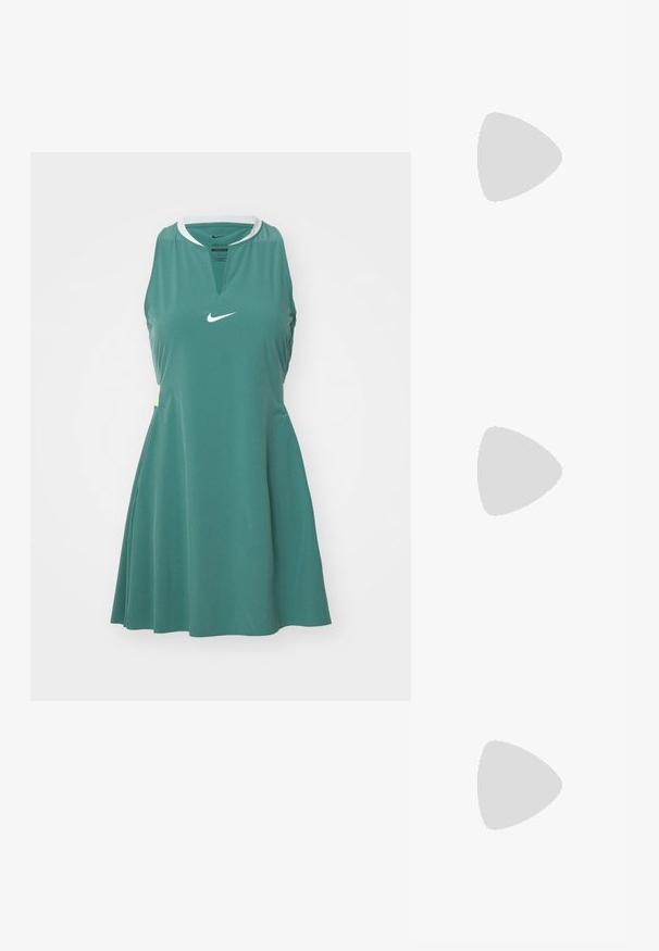 Nike Performance DRESS - Vestido desportivo - bicoastal/white; Sandal de tiras pretas com biqueira quadrada e um pequeno salto bloco. Apresenta várias tiras finas e uma tira no tornozelo ajustável. Feito de couro liso.; Bolsa crossbody de couro preto com uma textura suave, forma retangular e um detalhe em corrente metálica na frente. Inclui uma alça ajustável.; Brinco em metal dourado com um design elegante e curvo. Apresenta uma forma pontiaguda distinta, superfície polida e fecho por dobradiça.