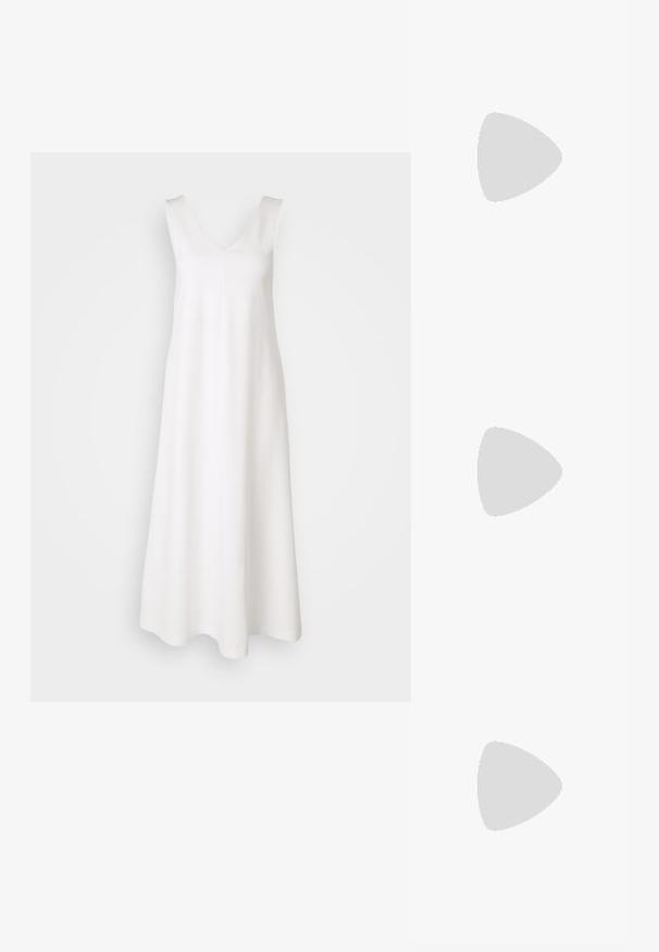 DRYKORN RESIMA - Jerseykleid - offwhite; Schwarze, hochhackige Sandalen mit dünnen Riemen und einem geknoteten Design, einer glatten, rechteckigen Zehenpartie und einem eleganten Stiletto-Absatz.; Schwarze Sonnenbrillen mit kantigem, Katzenaugen-Design. Silberne, verspiegelt Gläser. Schlanke, leichte Kunststoffrahmen mit dezentem Branding an den Schläfen.; Silberne Metalohrringe mit einer glatten, tröpfchenförmigen Form und einer polierten Oberfläche. Subtile Gravuren fügen Details hinzu. Minimalistisches Design.