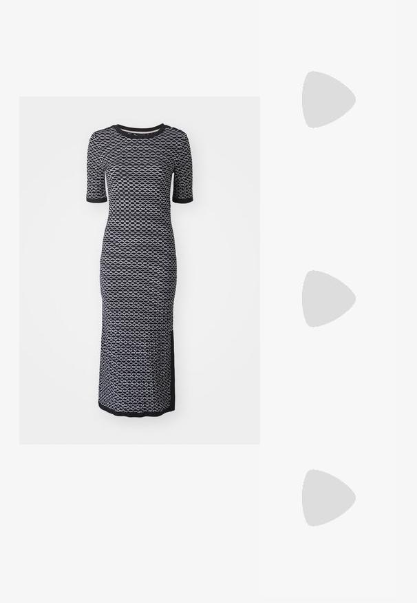 Czarna i biała sukienka w wzory z okrągłym dekoltem, krótkimi rękawami, dopasowanym krojem i rozcięciem po boku, wykonana z teksturowanego, elastycznego materiału.; Czarne skórzane szpilki typu slingback z ostrym noskiem, posiadające smukły obcas i złoty akcent na regulowanym pasku. Gładka tekstura.; Czarna skórzana torebka o strukturalnym designie, z przyciętą formą, górnym uchwytem i złotymi akcentami. W zestawie regulowany pasek na ramię.; Srebrne kolczyki-hoop o gładkim, zakrzywionym designie. Posiadają błyszczące metaliczne wykończenie i zapięcie na sztyft. Brak widocznych wzorów lub akcentów.