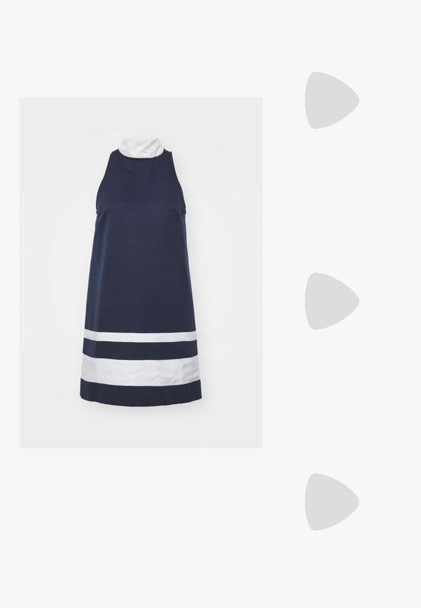 STAUD AHOY DRESS - Dnevna haljina - navy/ivory; Bijela košulja s dugim rukavima, uskim ovratnikom i malim plavim logom na lijevoj strani prsnog dijela. Izrađena od pamučne tkanine.; Polo Ralph Lauren CALFSKIN PENNY LOAFER - Obuća za navlačenje - black; Crna kožna torba u obliku polovice mjeseca s zlatnim metalnim detaljima, sa zatvaranjem na cipku. Nošena crossbody preko sive pletive.