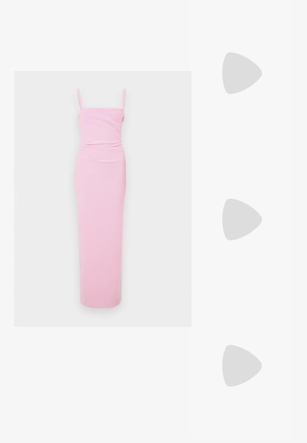 Rožinė, prilipusi maxi suknelė su špagetėmis, su susikaupusiu dizainu juosmens srityje. Lygus paviršius, minimalistinis stilius, be matomų raštų.; Juodos aukštakulnės sandalai pasižymi plonyčiais dirželiais su mazgo dizainu, lygiu kvadratiniu pirštu ir elegantišku stiletto kulnu.; Šviesiai pilka metalinė rankinė su grandinėlės dirželiu, papuošta mažais apvaliais metaliniais smeigėmis ir trikampiu prekės ženklu.; Sidabrinės auskarai žiedai su lygiu, blizgiu paviršiumi. Suapvalinta forma, lengvas dizainas, su uždarymu ant smeigtuko.