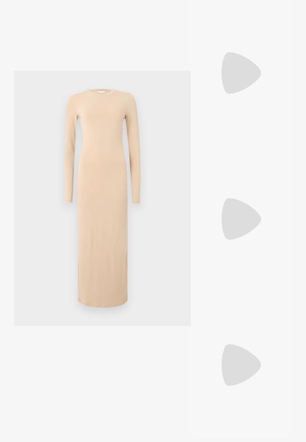 Langermet, tettsittende kjole i myk beige stoff. Har en rund halslinje og når anklene, og tilbyr et glatt, minimalistisk design.; Zign Støvler - black; Svarte, kantete solbriller med grå linser; laget av plast, med tykke stenger som har en glatt overflate og ingen synlige festemidler.; Brun lærveske med to robuste håndtak, rektangulær form, jevn tekstur og glidelås. Minimalistisk design uten synlige mønstre.