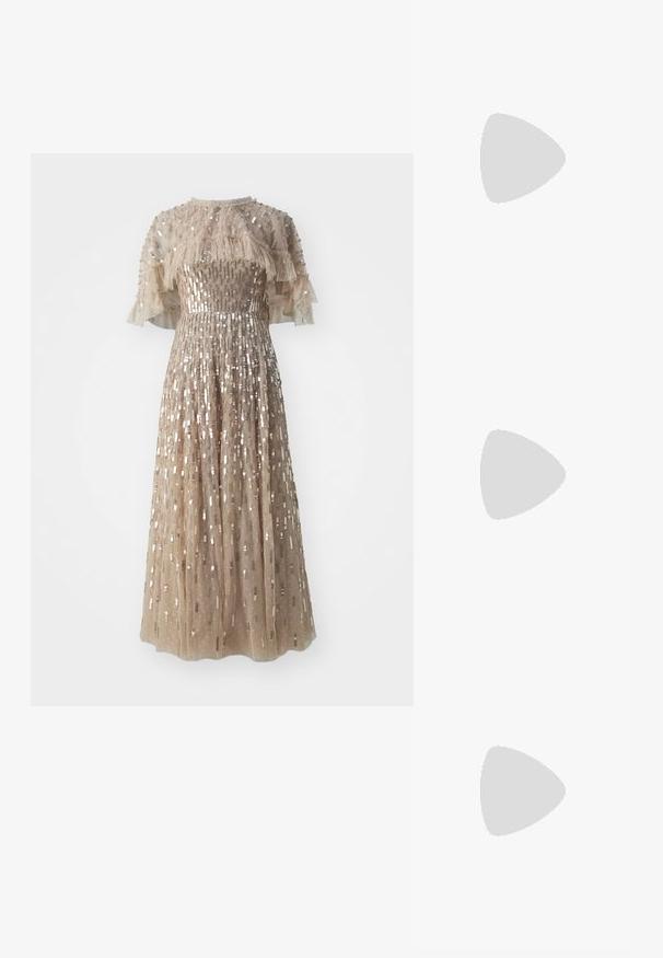 En midi kjole i lys beige med et tætsiddende liv, der har rynkede gennemsigtige ærmer og en fyldig nederdel pyntet med metalliske palietter.; Hvide lædersneakers, lavtop design, med en glat tekstur, rund tå, snørret front og et lille broderet logo på siden.; Sort læder halvmåne taske med en guldfarvet hardware detalje, der har en lynlåslukning. Båret som crossbody over en grå sweater.; Guldtonede knude-stud øreringe med et vredet design. Hver ørering har en cirkulær klar bagside for sikker brug.