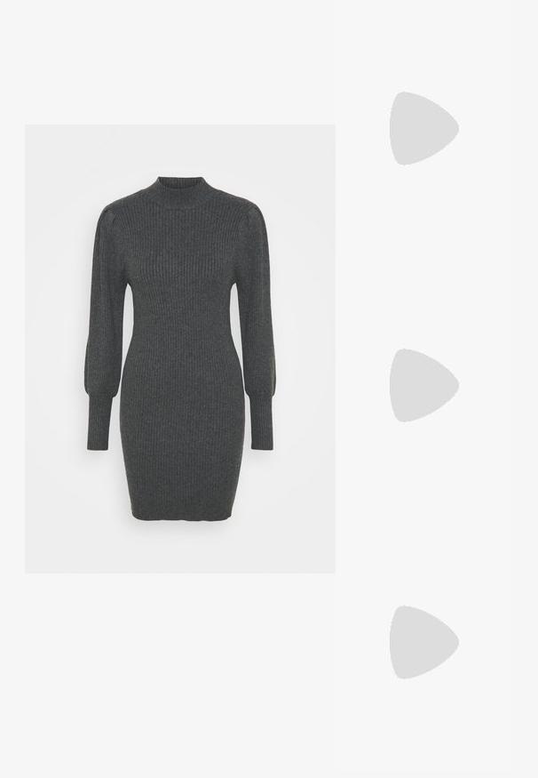 Vestido de punto acanalado gris con un cuello alto, mangas largas abullonadas y una silueta ajustada, que presenta una superficie texturizada y un diseño minimalista.; Zapatos de tacón slingback de charol negro con punta afilada y tacón geométrico en bloque. Presentan un diseño elegante y minimalista, así como una textura suave.; Bolso tipo hobo de cuero negro con una textura suave, forma curvada y una sola correa ajustable; presenta una amplia apertura en la parte superior.; Pulsera de metal color oro con un diseño fluido y curvado. Presenta un pequeño acento plateado prominente en un extremo.