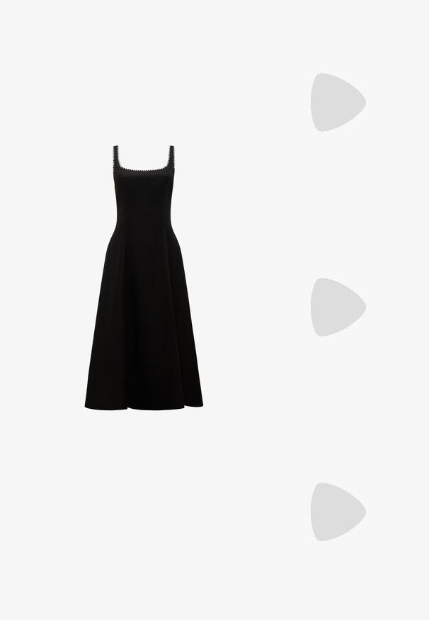 Forever New SOLENE CONTRAST WHIP STITCH MIDI - Koktélruha / Partiruha - black/white; Fekete lakkbőr slingback cipők hegyes orral, ezüst hardware részletekkel és alacsony blokk sarkakkal. Simává és fényessé varázsolt felszín.; Fekete bőr keresztpántos táska, sima textúrával, téglalap alakú és fém lánc részlettel az elején. Állítható pánttal ellátva.; Ezüst csepp fülbevalók négyzet alakú fülbevalóval, sima, fényes felülettel és csepp formával, amely fényt tükröz egy fényes felületen.