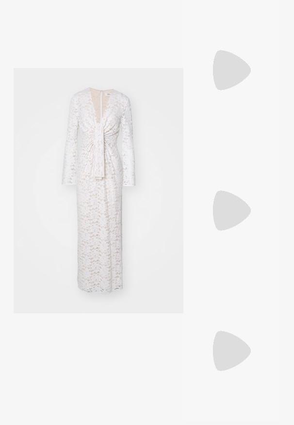 Diane von Furstenberg JOBIN DRESS - Apģērbs svinīgiem gadījumiem - ivory; Bežīgas augstpapēžu sandales ar plānu potītes siksniņu, atvērtu purngalu un divām diagonālām siksniņām pāri kājai. Gluda ādas tekstūra, sašaurināts profils.; Balts rokassomu ar krokodila tekstūru, zelta aksesuāriem, augšējo rokturi un noņemamu plecu siksnu; iekļauj slēgšanu ar atslēgu un minimālistisku dizainu.; Zelta riņķa auskari ar gludu, spīdīgu apdari, kurus rotā baltas pērles piekārts kulons. Auskari ir apaļi ar biezu, masīvu dizainu.