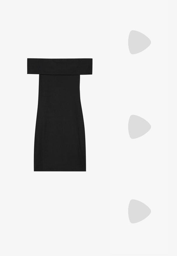 Musta olkaimeton mekko, joka on valmistettu ribatusta kankaasta. Suunnittelussa on muotoileva leikkaus ja suora helma, joka korostaa sileää pintaa.; Musta patenttinen nahkainen slingback-kengät, joissa on terävä nenä, nilkkahihnat hopeisilla soljilla ja varusteilla sekä hoikka korko.; Kultainen metallinen käsilaukku, jossa on jämäkkä muotoilu, sileä pinta ja säädettävä olkahihna. Sisältää ainutlaatuisen kolmiomaisen muodon ja minimalistisen tikkaustyylin.; Korukultainen korvakorut, joissa on teksturoituja, aaltoilevia muotoja. Mukana on veistokselliset klipsikorvakorut ja avoin rengasmalli, jossa on vasaroitu pinta.