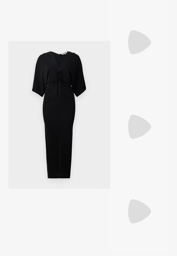 Fekete ruha rövid kimono ujjakkal, derékon megkötő rész, és hátsó cipzárral. Figyelemfelkeltő szabás, térd alá érő szegéllyel. Sima textúra.; Fekete lakk slingback sarok, hegyes orral, texturált kígyómintával, állítható pánttal és rövid, texturált tömbsarkal.; Fémes arany bőr clutch táska textured felülettel, arany lánc pánttal és levehető vállpánttal. Márkájának logója debösszel.; Lauren Ralph Lauren BASIC SMALL HOOP - Fülbevalók - gold-coloured