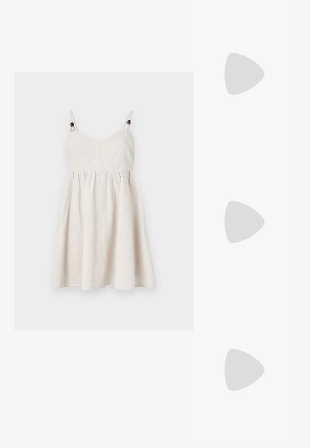 Heled linen kleit heledas beežis, millel on istuv ülasärk, laienev seelik, reguleeritavad rihmad puidust helmes elementidega ja volangide detailid.; Kuldne, metallilised slingback-kudumid terava varba ja paksu kontsaga. Sile tekstuur, minimalistlik disain ja kitsas rihm.; Mustmust mustraha kõverate joontega, eemaldatava rihmaga ja kuldsete detailidega. Kotil on klapp, millel on pandladetail.; Kuldtooni metallist kõrvarõngas, millel on elegantne ja kaarjas disain. Omab silmapaistvat teravat kuju, poleeritud pinda ja hingesulgemist.