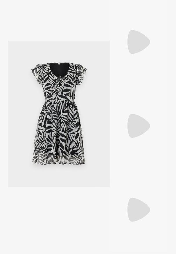 Črna in bela obleka z vzorcem listov, kratkimi nabrano rokavi, V-izrezom in prilegajočim pasom. Lahkoten material z lahkotnim krilom.; Čevlji z visoko peto in konico, v barvni kombinaciji srebrne, zlate in nude. Sijajna obdelava z izrezljanim dizajnom, z igličasto peto.; Srebrna kovinska torbica z mehko, zaobljeno obliko in zavezano zgornjo zaporo. Narejena iz gladkega umetnega usnja.; Srebrne uhane v obliki obroča z minimalističnim dizajnom. Krožna oblika, gladka tekstura in tanek profil. Lahki s poliranim zaključkom.