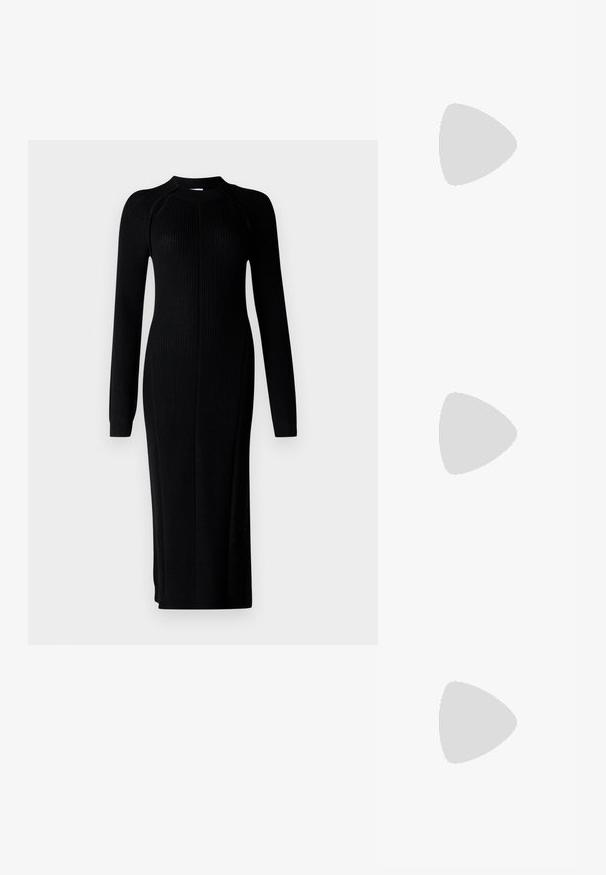 Patrizia Pepe DRESS - Sarafanas - nero; Juodas odinis aukštakulnis batelis su smailiu pirštu, lygiu paviršiumi ir siauru kulnu. Minimalistinis dizainas, jokių papildomų puošmenų.; Balta odinė rankinė su išlenkta forma, su reljefiniu "CK" logotipu priekyje ir viena petneša. Užtrauktuko uždarymas viršuje.; Auksinės spalvos apyrankė su tarpusavyje susijungusiais pailgintais lankais, turinčiais lygią, blizgią tekstūrą. Kiekvienas lankas turi išskirtinę ovalo formą.