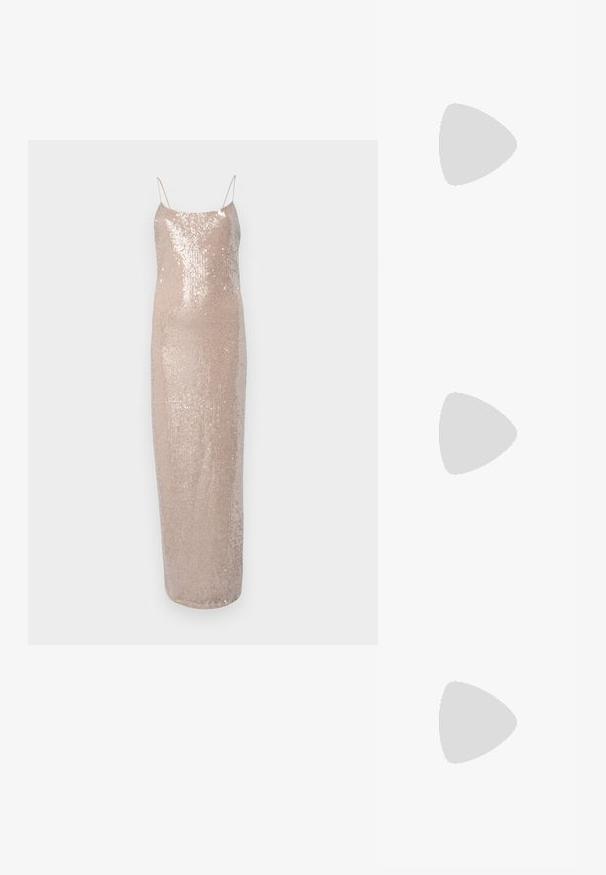 Večerné šaty s flitrami na tenkých ramienkach, v jemnej béžovej farbe. Majú priliehavý strih a hladkú, lesklú textúru.; ALDO CRERIDE PILLOW WALK - Sandále - beige; Čierna kožená clutch taška s klopou a zlatým kovovým detailom s prackou. Obsahuje čierny remienok a elegantný, minimalistický dizajn.; Zlaté kruhové náušnice s hladkým, lesklým povrchom. Cirkulárny dizajn s malým steblom a jasným záznamom pre bezpečné nosenie.