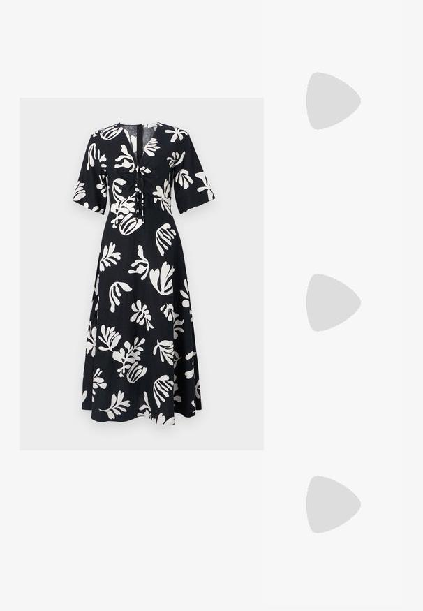 Vestido negro con patrón floral blanco, con mangas cortas, escote en V y detalle de cordón en la parte delantera. Silueta en A.; Bailarina de piel negra con punta redondeada, textura suave, detalle de costura minimalista y diseño de suela flexible.; Bolso negro de cuero en forma de media luna con un acento de hardware dorado, con cierre de cremallera. Llevado cruzado sobre un suéter gris.; Pendientes de botón en tono dorado con un diseño retorcido. Cada pendiente cuenta con un respaldo circular transparente para una sujeción segura.
