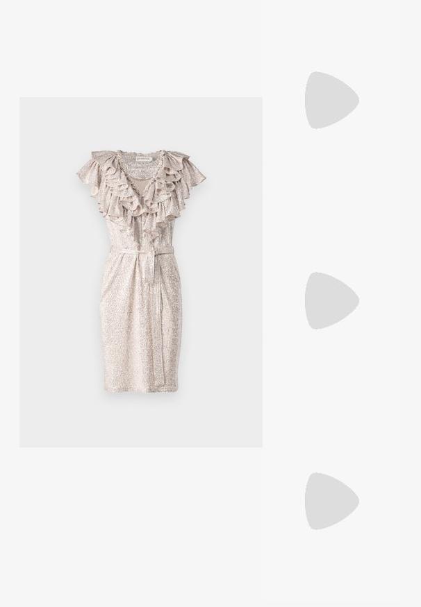 Lühikeste varrukatega, keha lähedalt istuv kleit heledast beežist kangast, millel on volangidega kaelus ja vöö. Kleit on kaunistatud õrnate tekstuuripindadega.; Must must have must toote tõmblukuga, dekoratiivsed rihmad metallist silmadega ja madal blokk-kand. Tekstureeritud pind.; Mustmust mustkott mustmust mustkott, millel on ristkülikukujuline kuju, kettstrap ja silmapaistev viimistlusaktsent keskel. Sile tekstuur.; Kullatud tooni kõrvarõngad, millel on Saturni disain, tekstureeritud ribaga ja sisse pandud ringikujulised kristallid lisasära jaoks.