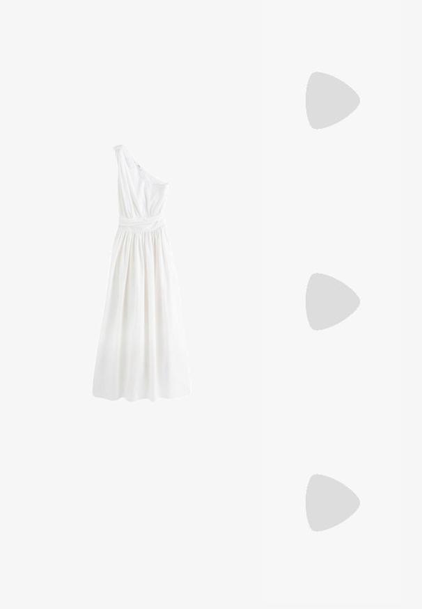 Next PREMIUM ONE SHOULDER REGULAR FIT - Maxikleid - white; Spitz zulaufende Ballerinas aus cremefarbenem Leder mit transparentem Obermaterial, verziert mit verstreuten Strasssteinen. Weiche Sohle für Komfort, minimalistische Gestaltung.; Beige Leder Crossbody-Tasche mit einer Schleifendetail, goldenen Beschlägen und einem verstellbaren Tragegurt, getragen über einer grünen Steppjacke.; Set aus sechs goldenen Ringen mit verschiedenen Designs: geflochten, mit Blattmotiven und soliden Bändern; einige mit grünen Edelsteinen akzentuiert.