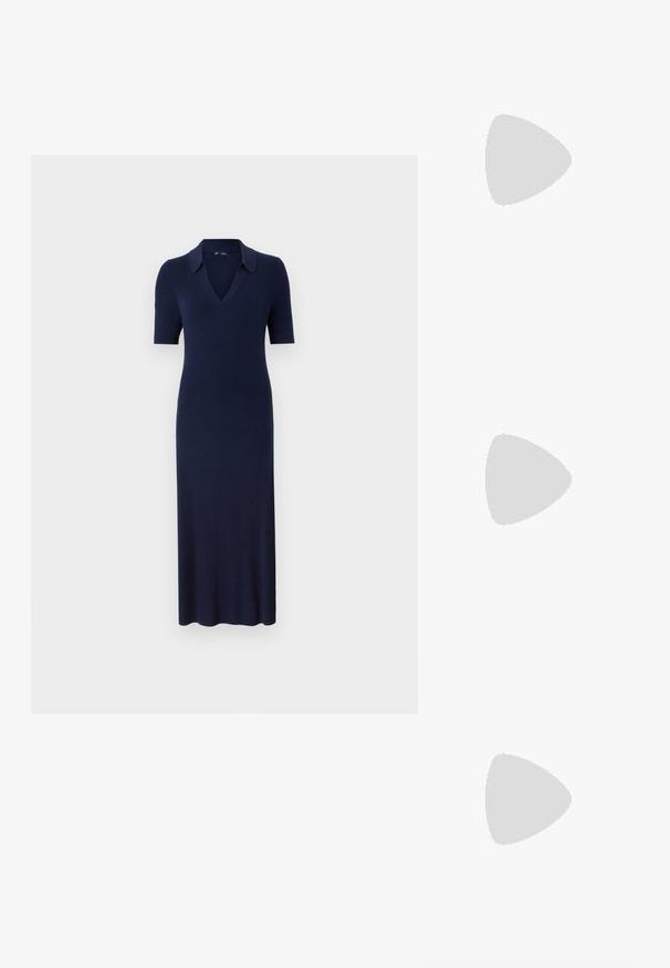 Rochie tricotată ribbed de culoare albastru marin, cu guler polo, mâneci scurte și o siluetă ajustată, care ajunge până la jumătatea gambei.; Pantof cu toc înalt și vârf ascuțit, cu o schemă de culori argintii, aurii și nude. Finisaj lucios cu un design decupat, având un toc stiletto.; Pouch bag metalizat argintiu, cu o formă moale și rotunjită și un închidere de tip nod la partea de sus. Fabricat dintr-un material sintetic din piele netedă.; Cercei din argint cu un design torsadat, având un finisaj lucios și închidere cu tijă. Au un diametru de aproximativ 3 cm.