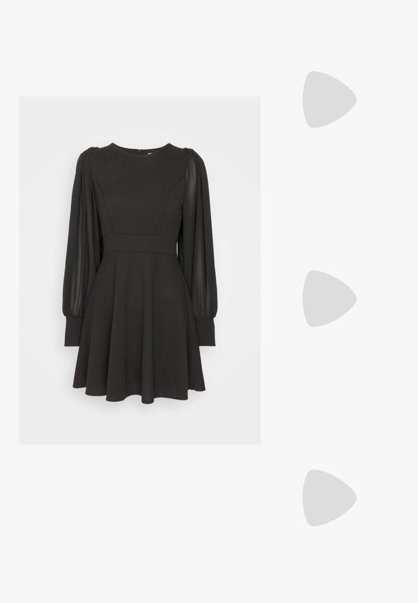Svart klänning med figurnära överdel, utsvängd kjol och långa genomskinliga puffärmar. Slät tyg och dragkedjestängning baktill.; Svarta lackläder slingback klackar med spetsig tå och geometrisk klack. Har en elegant, minimalistisk design och slät yta.; Svart läderhandväska med en böjd form, avtagbar rem och guldiga detaljer. Väskan har ett lock med en spänndetalj.; Ring i guldutförande med en organisk, vriden design, slät yta och avsmalnande ändar, vilket ger ett modernt, skulpturalt utseende.
