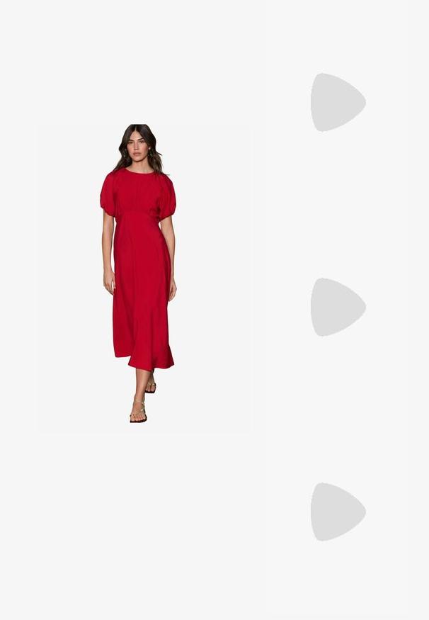 Rotes knielanges Kleid mit rundem Ausschnitt, Puffärmeln und gerafftem Bund. Glatter Stoff mit leicht strukturiertem Finish.; Braune Lackleder-Slingback-Schuhe mit spitzer Zehe und moderatem Absatz. Mit einem Schnallenriemen für einen sicheren Sitz. Glatte Textur.; Braune Schildpatt-Brille mit ovalen Gläsern, dünnen Bügeln und transparenten Akzenten. Verfügt über ein dezentes Logo am Bügel. Elegantes, leichtes Design.; Beige Lederhandtasche mit einer einzigartigen Form, die zwei kurze Henkel und einen langen verstellbaren Riemen aufweist. Glatte Textur mit minimalen Hardware-Elementen.