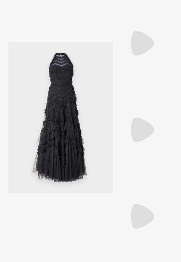 Needle & Thread ELIA HALTER NECK GOWN - Iltapuku - graphite; Kultaiset korot sandaalit, joissa on solmittu etuosa, laskostettu pinta ja nilkkaremmi. Paksu korko on uritettu, mikä parantaa pitoa.; Mustan nahka-buckettikassi, jossa on teksturoitu pinta, kultaiset metalliosat ja avoin yläosa. Ominaisuuksiin kuuluu lyhyt kahva ja säädettävä olkahihna.; Kultaketjut korvakorut, joissa on kierretystä muotoilusta valmistettu solmu. Jokaisessa korvassa on pyöreä, kirkas tausta varman käyttömukavuuden takaamiseksi.