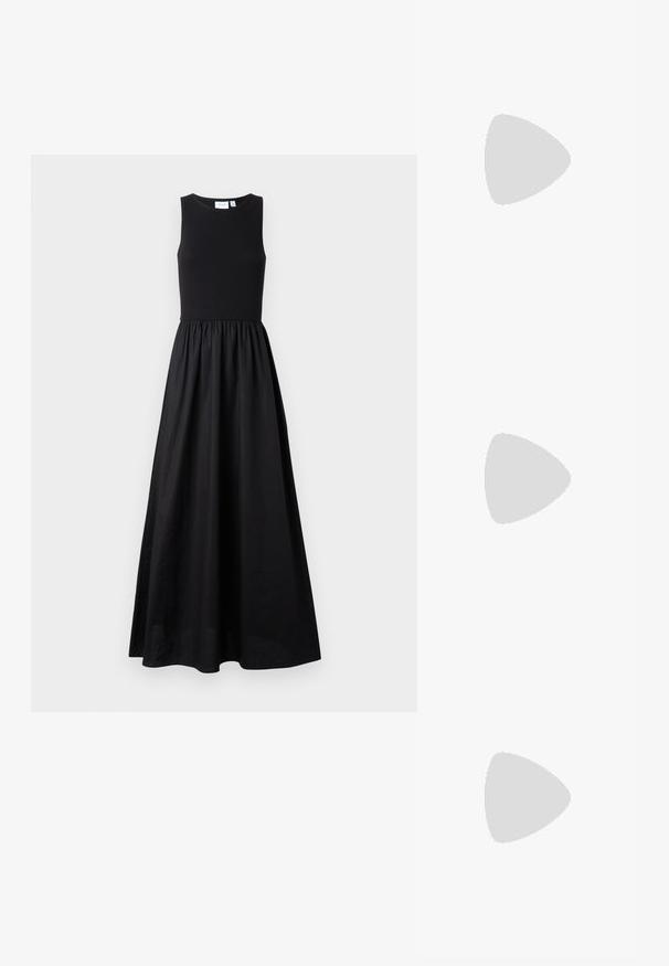 Μαύρο αμάνικο μάξι φόρεμα με εφαρμοστό κορσέ και πλυμμένο φουστάνι, φτιαγμένο από ομαλό ύφασμα με ελαφριά γυαλάδα. Ετικέτα ορατή στον λαιμό.; Μαύρες δερμάτινες γόβες slingback με μυτερή μύτη, διαθέτοντας λεπτό τακούνι και χρυσή λεπτομέρεια στην ρυθμιζόμενη λωρίδα. Λείος υφές.; Μαύρη δερμάτινη τσάντα με δομημένο σχέδιο, που διαθέτει κομμένο σχήμα, επάνω λαβή και χρυσά μεταλλικά στοιχεία. Περιλαμβάνει ρυθμιζόμενο λουρί ώμου.; Ασημένια σκουλαρίκια κρίκοι με μαλακή, καμπυλωτή σχεδίαση. Διαθέτουν γυαλιστερή μεταλλική υφή και κλείσιμο με σφίγγα. Χωρίς ορατά μοτίβα ή διακοσμήσεις.