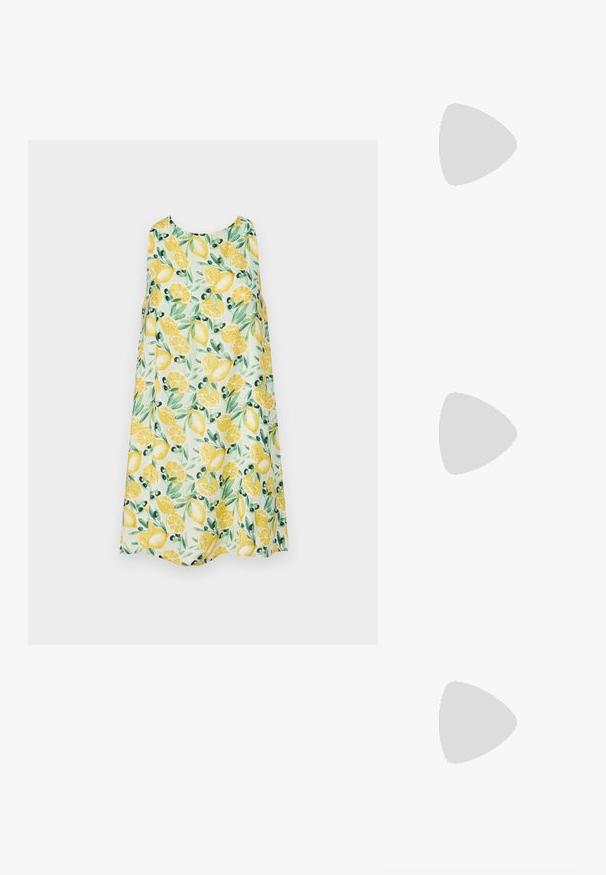 Abercrombie & Fitch TRAPEZE TEXTURE SHORT DRESS - Dnevna obleka - lemon print; Črne petne sandale z več križnimi trakovi. Gladek material, koničast nos in ozka peta. Nastavljiv gleženjski trak z zaponko.; Tri pary pravokotnih sončnih očal: ena roza, ena bela, ena črna. Vsa imajo temna leča in sijoč plastični okvir.; Zlate uhane v obliki obročkov z gladko, sijočo površino. Krožna zasnova s majhnim nosilcem in prozornim podplatom za varno nošenje.