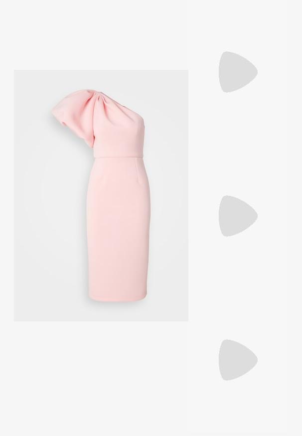 Jarlo Petite VELVETTE - Džersio suknelė - pink; Juodos patentinės odos šliurinės bateliai su smailia nosia, sidabrinėmis detalėmis ir mažu blokuotu kulnu. Sklandus, blizgus paviršius visame batelio paviršiuje.; Juodas odinis per petį nešiojamas krepšys turi lygų paviršių, stačiakampio formą ir metalinę grandinėlę priekyje. Pridedama reguliuojama dirželis.; Sidabriniai lašo formos auskarai su kvadrato formos auskaru, turintys lygų, poliruotą paviršių ir ašarėlės formą, atsispindintys šviesoje su blizgiu paviršiumi.