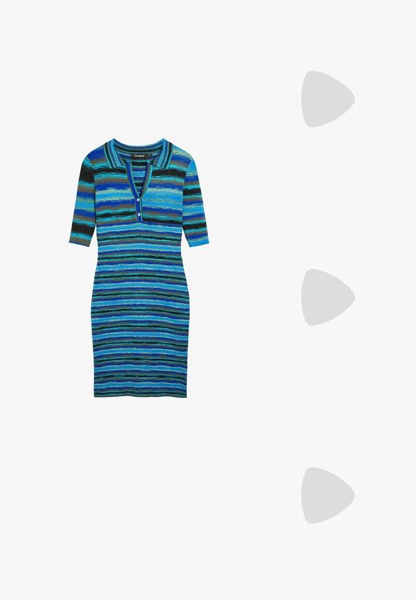 Rochie tricotată în dungi albastre, negre și verzi, cu guler polo, clapetă cu nasturi și mâneci trei sferturi. Material texturat cu model în nervuri.; Tricou negru din bumbac cu mâneci scurte, având pe partea stângă a pieptului un mic grafic cu un fluture roz. Design cu guler rotund și croială lejeră.; Pantofi cu toc slingback din piele lacuită neagră, cu vârf ascuțit și toc geometric. Prezintă un design elegant, minimalist și o textură netedă.; Geantă tote neagră din piele, cu textură netedă, formă rectangulară și două mânere lungi. Fără hardware vizibil sau ornamente.