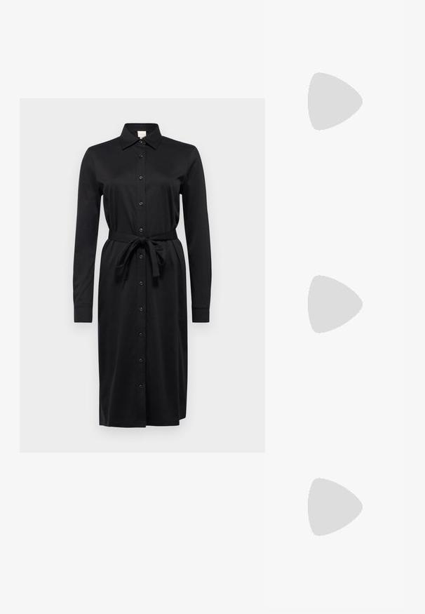 Calvin Klein SHIRT DRESS - Vestido camiseiro -  black; As sandálias de salto alto pretas apresentam tiras finas com um design em nó, uma biqueira quadrada lisa e um elegante salto agulha.; Bolsa metálica cinza claro com uma alça de corrente, adornada com pequenos rebites metálicos circulares e um logótipo triangular da marca.; Brincos de metal prateado com uma forma suave de gota e um acabamento polido. Gravações subtis adicionam detalhe. Design minimalista.