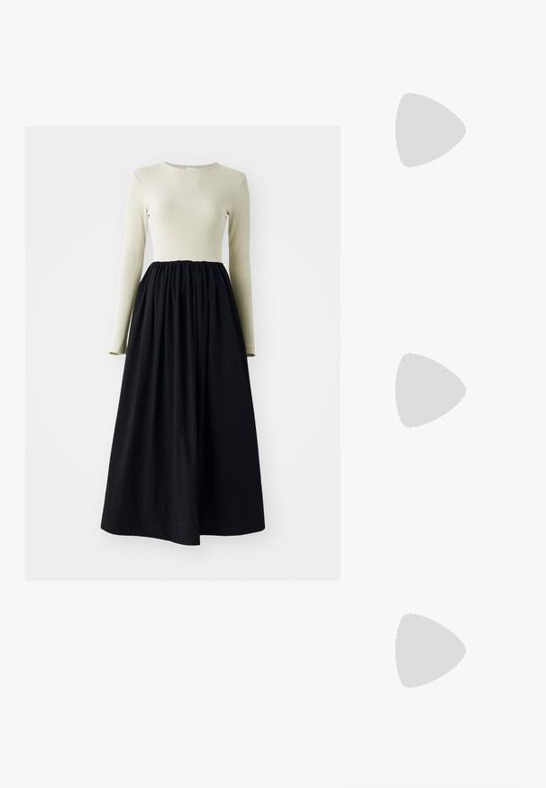 YAS YASMIRA  LONG DRESS - Maksi suknelė - birch/black; Juodas lakuotas odinis batelis su smailiu pirštu, kulkšnies dirželiais su sidabrinėmis sagtimis ir detalėmis, bei plonu kulnu.; Juodas odinis krepšys su išlenkta forma, nuimamu dirželiu ir auksiniais detalėmis. Krepšys turi kilpą su sagtimi.; Auksinės auskarai, turintys tekstūruotus, bangų formos elementus. Įeina skulptūriniai segami auskarai ir atviri lankai su išmuštu paviršiumi.