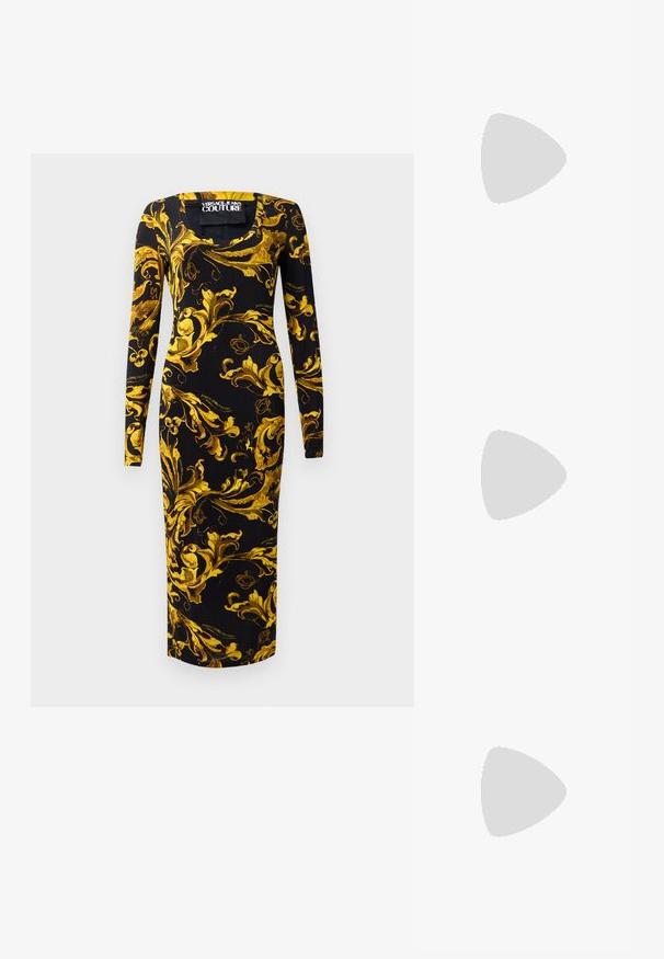 Svart långärmad klänning med figurnära silhuett, prydd med gyllene blommönster och fyrkantig halsringning, tillverkad av ett slätt tyg.; Svart lackskin slingback-häl med spetsig tå, med texturerad ormskinnsprint, justerbar rem och en kort, texturerad blockklack.; Svart läderaxelväska med två framfickor, guldspännen, dragkedjestängning och en smal rem. Texturerad yta och kompakt rektangulär form.; Guldtonade metallörhängen i en kurvad, avlång form. Har en slät, glänsande yta och en rundad spets för en extra detalj.