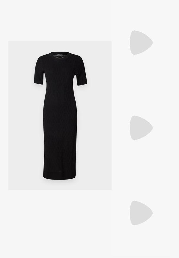 Musta neulottu midi-mekko lyhyillä hihoilla, jossa on geometrinen kuosi ja pyöreä pääntie. Sileä rakenne ja kapea siluetti.; Mustikka slingback-kengät, joissa on terävä kärki, kiiltävä nahkapinta ja pieni korko, jossa on kultainen yksityiskohta. Tyylikäs muotoilu avoimella takana.; Musta nahkareppu, jossa on läppä suljenta, etutasku, sivu vetoketjutaskut ja yläkahva. Edessä logo-detailit.; Hopea metalliset korvakorut, joissa on pyöreitä muotoja, kiiltävä pinta ja hienovaraiset kaiverrukset brändiltä "BOSS" alaosissa.