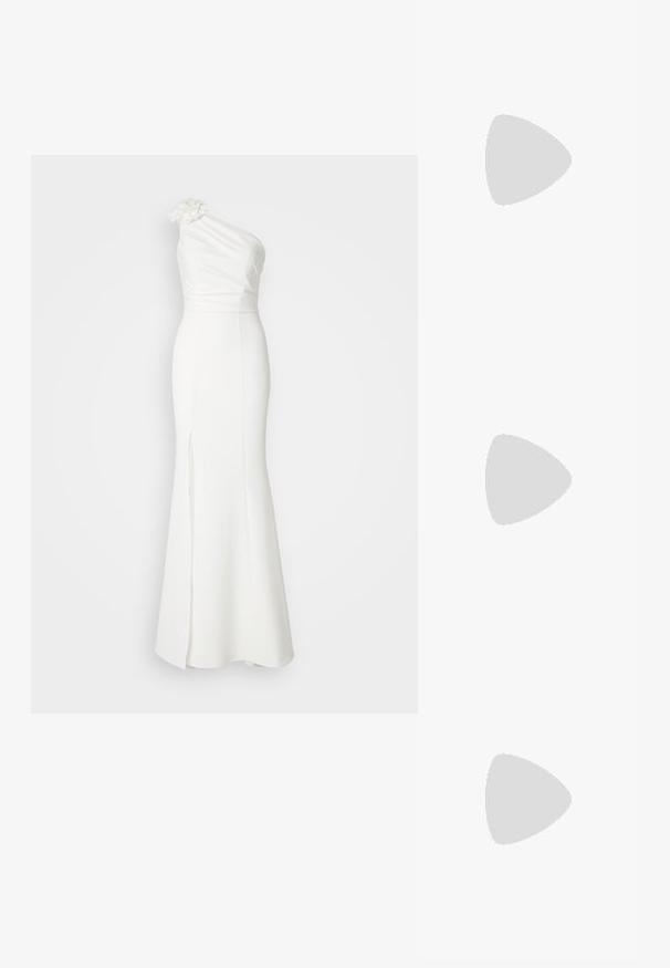 Jarlo Tall PETAL - Îmbrăcăminte de ocazie - ivory; Pantofi cu toc slingback din piele patent bej, cu vârf ascuțit și toc subțire, pătrat. Textură netedă și design minimalist, fără detalii decorative.; Geantă de piele albă cu o formă curbată, curea reglabilă și un detaliu mic cu cataramă. Modelul poartă o ținută neagră ajustată.; Cerceii în formă de inimă argintie sunt decorați cu pietre clare fațetate, având un cadru texturat. Setul include stiluri cu buton și cu pandantiv.