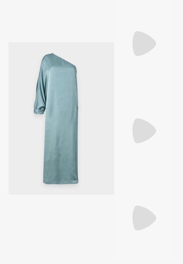 Sile, asümmeetriline ühe õlavarrega kleit helesinisest satiinist, millel on mugav istuvus ja kolmeveerand pikkuses varrukad, omades sujuvat ja läikivat tekstuuri.; Mustmust paelad, millel on terav varvas, tekstuuriga maduprindiga, reguleeritav rihm ja lühike tekstuuriga plokknina.; Must küllastamata nahast õlakott, millel on kaks esist nähtavat taskut, kuldsed pandlad, tõmblukuga sulgemine ja peen rihm. Tekstuuriga pind ja kompaktne ristkülikukujuline kuju.; Kuldtoonilised metallist rõngas kõrvarõngad, millel on kõver ja piklik kuju. Omavad siledat, läikivat pinda ja ümarat tipptugevdust, mis lisab detaili.