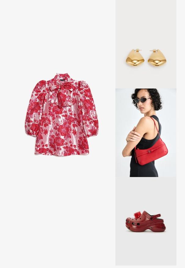 Rød blomstret bluse med pufferm ermer, høy hals og sløyfedetalj. Laget av blankt stoff med mønster av store blomster på rosa bakgrunn.; Røde plastklomper med ventilasjonshull, hevet hæl og blomsterdekorasjon på toppen. Har en bakrem og teksturerte sider.; Rød lær skulderveske med en glatt tekstur, buet design og en dekorativ spenne. Justerbar stropp og glidelås-lukking.; Øreringer i gulltone laget av metall, med en glatt, avrundet trikantform og stift-bakdesign; reflekterende overflate med minimal detaljer.