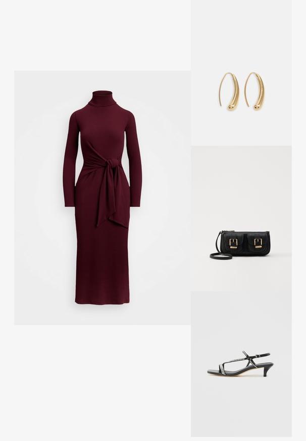 Burgunderfarget langermet kjole med falsk høyhals, med en knute detalj i midjen og en kroppsnær silhuett. Glatt tekstur, gulvlengde.; Svarte hæler med kryssremmer og rhinestone-dekorasjoner, som har lav hæl og en jevn, matt overflate.; Svart skinn crossbody veske med to frontlommer, gyldne spenner, glidelåslukking og en slank stropp. Teksturert overflate og kompakt rektangulær form.; Gullfargede metalløredobber med en buet, forlenget form. Har en jevn, blank overflate og en avrundet tupp for ekstra detaljer.