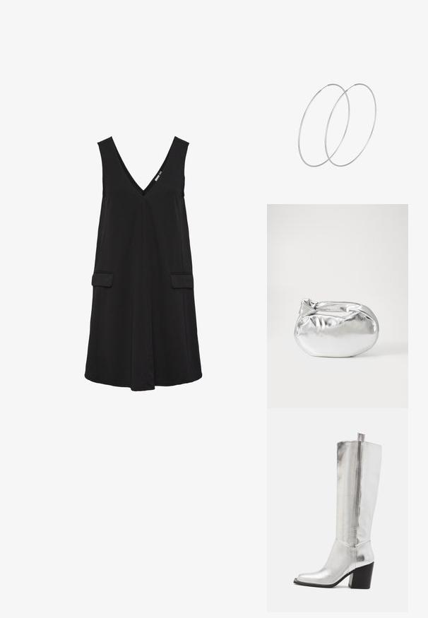 Svart ärmlös V-ringad klänning med framfickor och A-linjeformad siluett.; Knähöga silverfärgade skinnstövlar med fyrkantig tå, accentuerade av en glänsande metallisk yta och en robust svart klack.; Silverfärgad metallisk påse med en mjuk, rundad form och en knutstängning upptill. Tillverkad av ett mjukt material i konstläder.; Silverfärgade hoopörhängen med en minimalistisk design. Cirkulär form, slät yta och tunn profil. Lätta med en polerad finish.