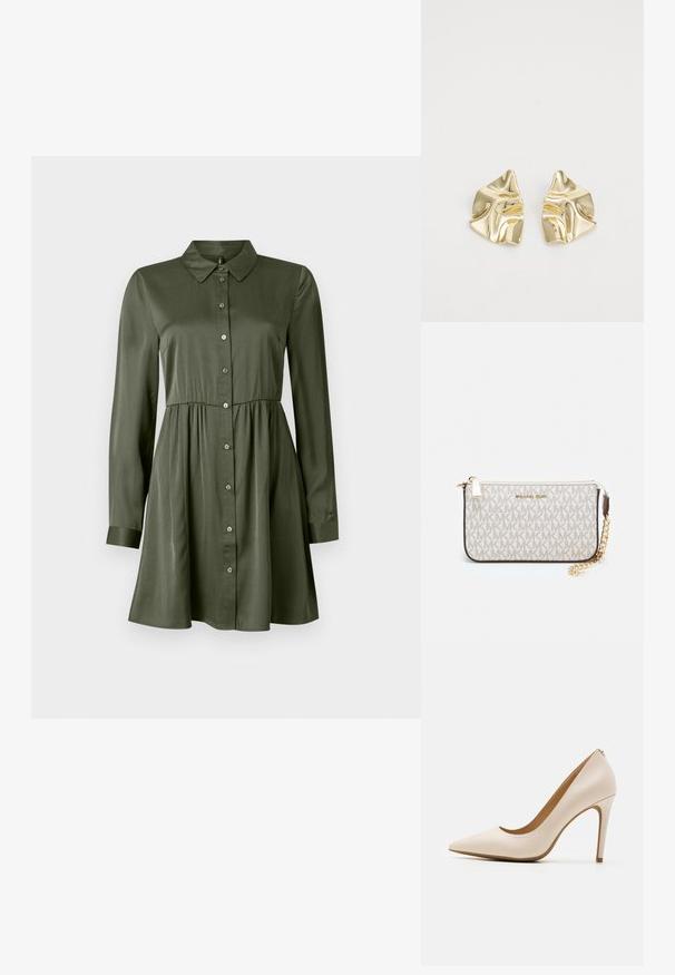 Olīvu zaļš garā piedurkne ar pogām pie krūtīm, ar pieguļošu jostu un apkakli, nedaudz izsistā svārku daļa un piekārtinātas piedurknes.; Bežīgas augstpapēžu kurpes, ar smailu purngali, gluda ādas apdare, šaura stiletto papēža, minimālistisks dizains ar smalku aizmugurējo detaļu.; Michaela Korsa rokassomi bez̦ā īšojuma, kas izgatavota no apklāta kanvas, iekļaujot atkārtotu MK logotipa rakstu, zelta aparatūru un noņemamu ķēdes siksnu.; Zelta metāla auskari ar viļņveida dizainu; gluda, atstarojoša virsma; asimetrisks formas; nav redzamu rakstu vai piederumu.