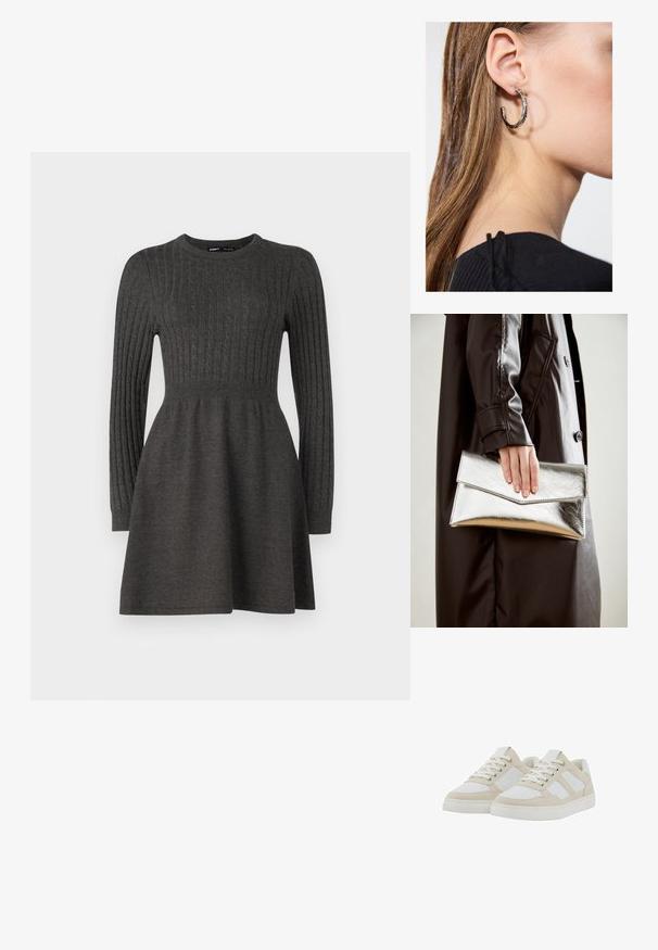 Robe tricotée gris foncé avec texture côtelée, manches longues, col rond et un corsage ajusté qui s'évase en jupe.; Baskets beige et blanches avec un dessus texturé, fermeture à lacets et collier rembourré. Dotées de trois rayures blanches sur les côtés et d'une semelle en caoutchouc.; Pochette métallique argentée avec un design d'enveloppe angulaire, texture lisse et couleur intérieure contrastante, tenue dans une main portant un manteau noir.; Boucle d'oreille en argent avec une finition polie, présentant de petits détails en or et de forme ronde, portée sur le lobe.