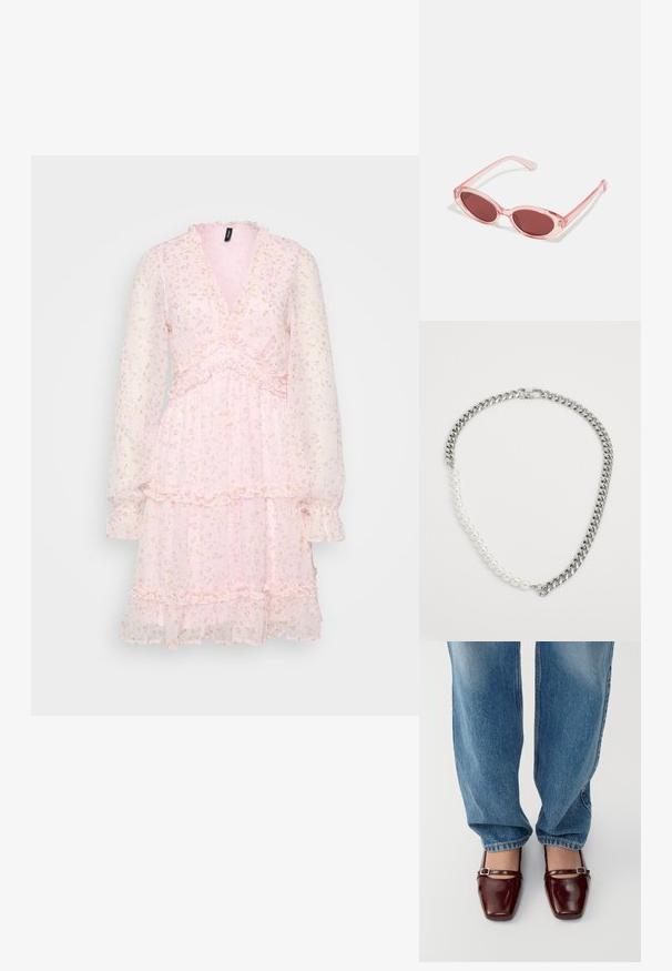 Rožnata cvetna obleka z dolgimi prosojnimi rokavi, s špicastim dekoltejem, volančki in plastično krilo. Narejena iz lahkega, tekočega materiala.; Burgundske patentin gumi čevlje s kvadratnim nosom in trakom okrog gležnja, v kombinaciji s svetlo modrimi lahkotnimi džinsom. Čevlji imajo sijoč zaključek.; Roza prozorna sončna očala z ovalnimi lečami, temno rdečim odtenkom in vitkimi rokami, s gladko površino in subtilnimi detajli na okvirju.; Srebrna kovinska verižica z izmeničnimi belimi biseri, ki ima varno zaponko in gladek, poliran zaključek.
