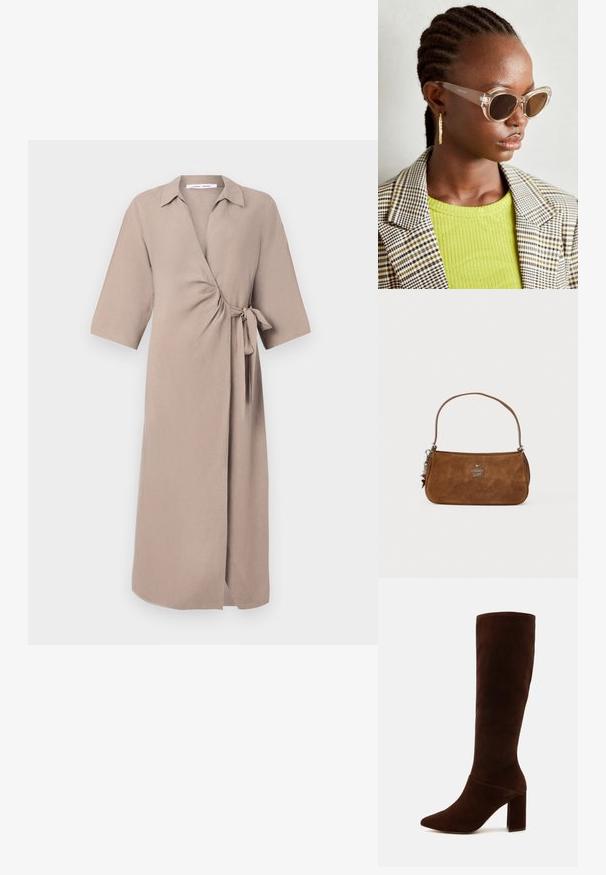 Rochie bej dintr-un material ușor, cu decolteu în V, mâneci scurte și un accent legat la talie. Design de lungime medie.; Botă înaltă din suede maro, cu vârf ascuțit și toc pătrat robust. Textură netedă, cu un guler ajustat și fără închideri vizibile.; Ochelari de soare stil cat-eye, cu lentile maro și rame transparente. Model purtând un top verde cu textură ribbed și un sacou în carouri. Cercei rotunzi din aur.; Geantă din suede de culoare maro, cu o curea scurtă. Prezintă un logo argintiu, un accent în formă de stea și o textură netedă. Formă compactă, dreptunghiulară.