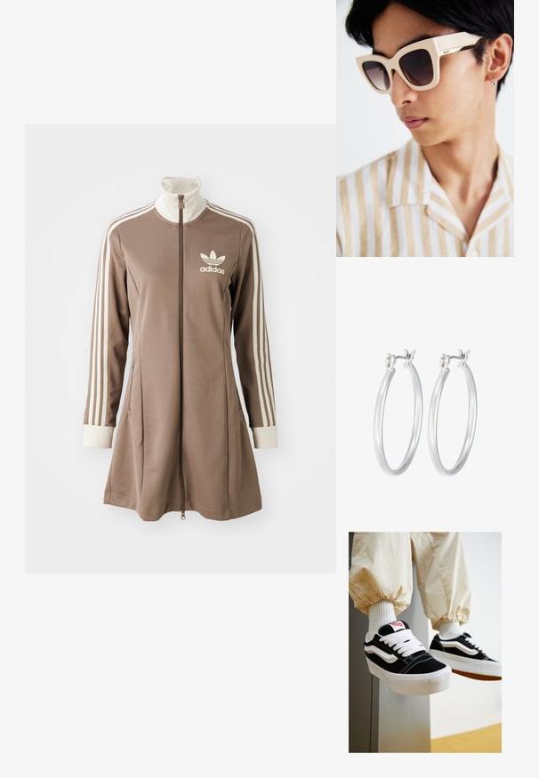 Brun atletisk kjole med høj krave, fuld frontlynlås, hvide tre-stribe detaljer på ærmerne og et lille hvidt logo på brystet.; Sorte og hvide ruskinds sneakers med flade hvide snører, teksturerede gummisåler og design med side-stribe. Båret med cremefarvede tapered bukser.; QUAY AUSTRALIA BY THE WAY UNISEX - Solbriller - champagne/brown; Sølv hoop øreringe med en glat, poleret overflade. Rund form og sikker klik-lukning. Letvægtsdesign, der er velegnet til hverdagsbrug.