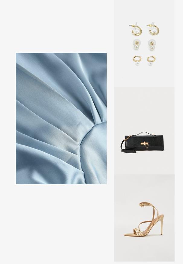 Lichtblauwe satijnen stof met geplooide textuur, voorzien van een gladde, zachte oppervlak en een subtiele glans. Het globale centrum verzamelt de stof die naar buiten straalt.; Even&Odd Sandalen met hoge hak - gold; Zwarte clutch tas met een textuurafwerking, gouden kettingband en een sluiting met klapsluiting. Rechteckige vorm met een slank, minimalistisch ontwerp.; Goudkleurige oorbellen met circulaire ontwerpen, voorzien van parels en een kristalaccent. Inclusief stud- en oorringstijlen met transparante achterkanten.