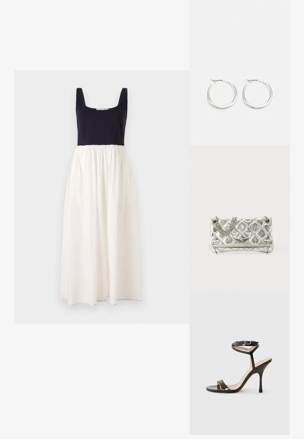 Námorně modré šaty bez rukávů se čtvercovým výstřihem, s bílou nařasenou sukní. Vyrobeno z lehkého materiálu, s viditelným švem na lemu.; Černá lakovaná kožená sandál s vysokým podpatkem, tenkým páskem kolem kotníku a sponou, otevřenou špičkou a štíhlým jehlovým podpatkem na bílém pozadí.; Stříbrná metalická kabelka s řetízkem, prošívanou texturou, dekorativním stehem a zipovým uzávěrem. Obsahuje embosované detaily na přední straně.; Stříbrné kroužkové náušnice mají hladký, zaoblený design s tenkým profilem a bezpečným zapínáním. Minimalistický styl s lesklým povrchem.