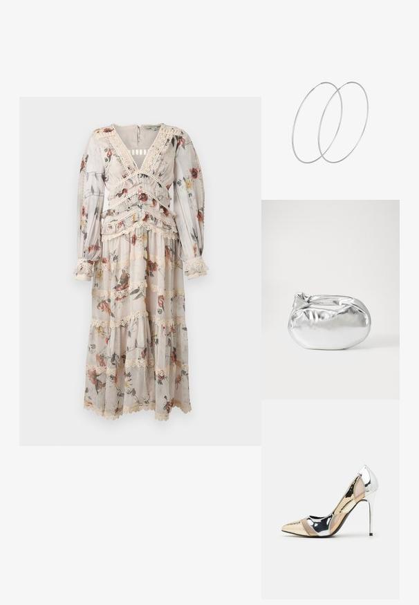 Langes, floral gemustertes Kleid aus transparentem Stoff. Hat einen V-Ausschnitt, geschichtete Lagen, Spitzeverzierungen und lange Ärmel mit Rüschenbündchen.; Spitz zulaufender High-Heel-Schuh in einer Farbgestaltung aus Silber, Gold und Nude. Glänzende Oberfläche mit Ausschnittdesign und stiletto Absatz.; Silberne metallic Pouch-Tasche mit einer sanften, abgerundeten Form und einem geknoteten Verschluss oben. Hergestellt aus glattem Kunstleder.; Silberne Creolen mit minimalistischem Design. Rundform, glatte Oberfläche und dünnes Profil. Leichtgewichtig mit hochglänzender Oberfläche.