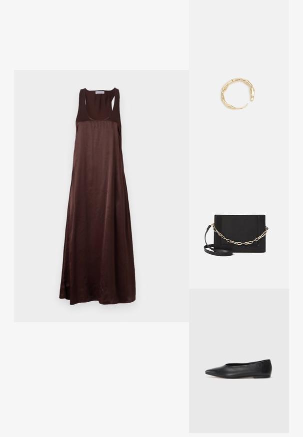 Braunes ärmelloses Maxikleid aus glattem Stoff, mit Rundhalsausschnitt und lockerer Silhouette sowie seitlichem Schlitz für mehr Bewegungsfreiheit.; Schwarze Leder-Balletschuhe, spitze Zehenform, minimalistische Gestaltung, glatte Textur, niedriger Absatz, keine sichtbaren Beschläge oder Verzierungen.; Schwarze Leder-Crossbody-Tasche mit glatter Textur, rechteckiger Form und metallic-kettendetail auf der Vorderseite. Verstellbarer Gurt inklusive.; Goldfarbener Ring mit einem organischen, gedrehten Design, glatter Oberfläche und sich verjüngenden Enden, was ein modernes, skulpturales Erscheinungsbild erzeugt.