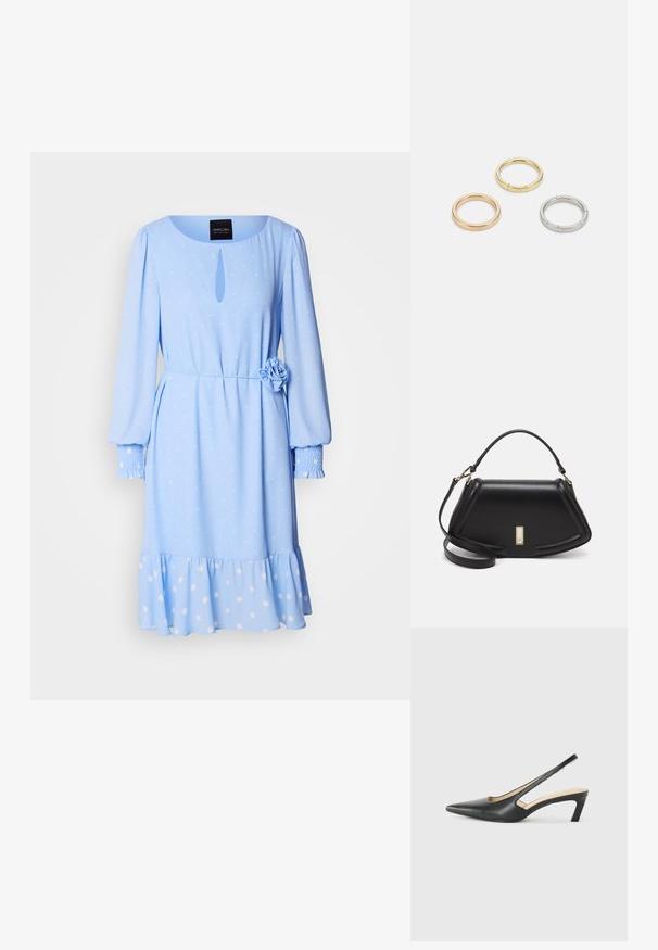 Sveta modra obleka z okroglim izrezom, dolgimi rokavi, vzorcem pikic, detajem v obliki ključavnico spredaj ter cvetnim okrasom na pasu.; Črne čevlje s koničastimi nosovi in slingback obliko z nizko peto, izdelane iz gladke usnjene materiale ter s črtasto zasnovo na strani za prezračevanje.; Črna usnjena torbica s strukturnim dizajnom, ki ima skrajšano obliko, zgornji ročaj in zlate dodatke. Vključena je nastavljiva ramenska naramnica.; Trije kovinski prstani: eden rožnato zlati, eden zlat z teksturiranimi detajli in eden srebrn, vsi z vgraviranim logotipom na notranji strani.