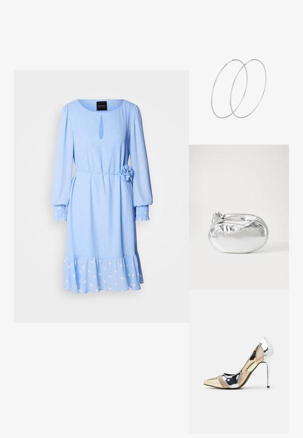 Ljusblå klänning med rund halsringning, långa ärmar, prickigt mönster, en nyckelhålsdetalj fram och en blommaccent vid midjan.; Spetsig tå högklackad sko med en färgpalett av silver, guld och nude. Glansig yta med utskärningsdesign, utrustad med en stilettklack.; Silverfärgad metallisk påse med en mjuk, rundad form och en knutstängning upptill. Tillverkad av ett mjukt material i konstläder.; Silverfärgade hoopörhängen med en minimalistisk design. Cirkulär form, slät yta och tunn profil. Lätta med en polerad finish.