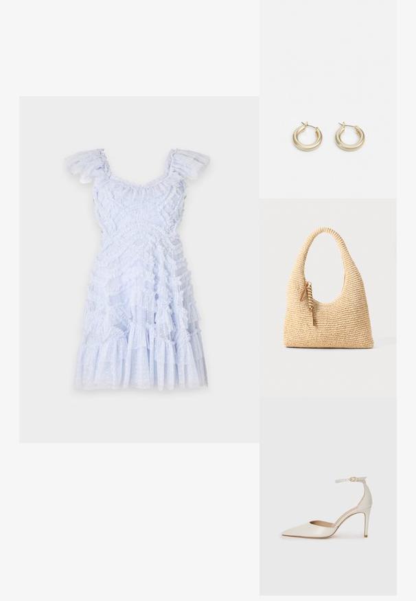 Jasnoniebieska sukienka z falbaniastymi ramiączkami, teksturowanym materiałem, warstwowym krojem i akcentami w kropki. Rozkloszowany dół z falbanami na całej długości.; Białe skórzane szpilki z ostrym noskiem, paskiem wokół kostki i cienką szpilkową obcasem. Gładka faktura z subtelnym połyskiem.; Spleciona beżowa torebka z zaokrągloną rączką, teksturowaną powierzchnią i brązowym detalem w postaci frędzla. Charakteryzuje się miękkim, hobo kształtem.; Lauren Ralph Lauren BASIC SMALL HOOP - Kolczyki