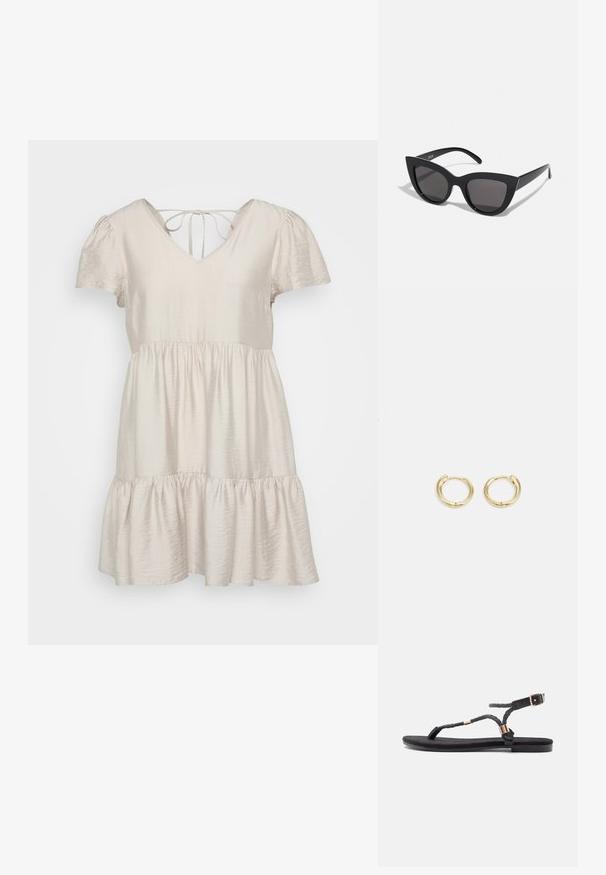 Bež obleka s kratkimi rokavi in V-vratom, ki ima oprijet top in razširjen, večplastni krilo, ki sega nad koleno. Zavezuje se na hrbtni strani vratu.; Črne ravne sandale z pletenimi trakovi in metalnim akcentom. Imajo nastavljiv zaklep in ravno gumijasto podplato za udobje.; Črne mačke-oko sončna očala z mat zaključkom, ki imajo sive tonirane leče, ostre kote in eleganten stranski del. Ime blagovne znamke je vidno na notranjem ročaju.; Zlate uhane v obliki obroča z gladkim, zaobljenim dizajnom. Imajo majhen zatič za zapiranje, težijo k lahkemu izgleda in imajo polirano površino.