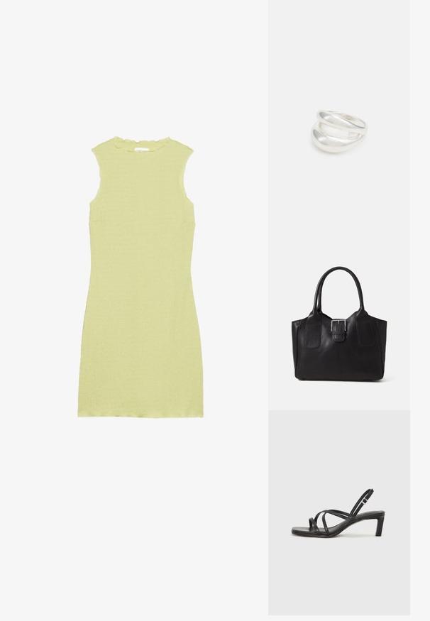 Šviesiai žalia be rankovių suknelė su tekstūruotu audiniu, banguotu iškirpimu ir prigludusia forma. Be rankovių ar papildomų puošmenų.; Juodi šlepetės su kvadratiniu pirštu ir žemu bloku kulnu. Yra keli ploni dirželiai ir reguliuojamas kulkšnies diržas. Pagaminti iš lygios odos.; Juodas odinis nešiojamas krepšys su lygiu paviršiumi, struktūrine forma, dviem rankenėlėmis ir ryškiu sidabriniu sagties akcentu priekyje.; Sidabrinis dvigubas žiedas su lygiu, poliruotu paviršiumi. Pasižymi sklandžiu, kreiptu dizainu su persipinančiomis dalimis, suteikiančiomis modernų išvaizdą.